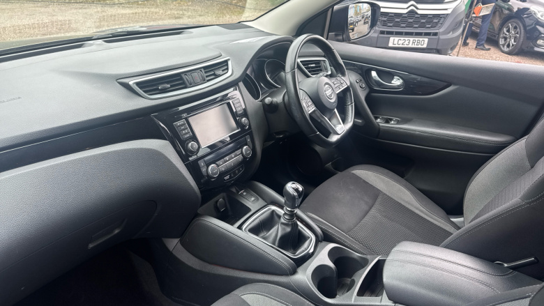 Nissan Qashqai 1.3 DiG-T Acenta Premium 5dr Petrol Hatchback